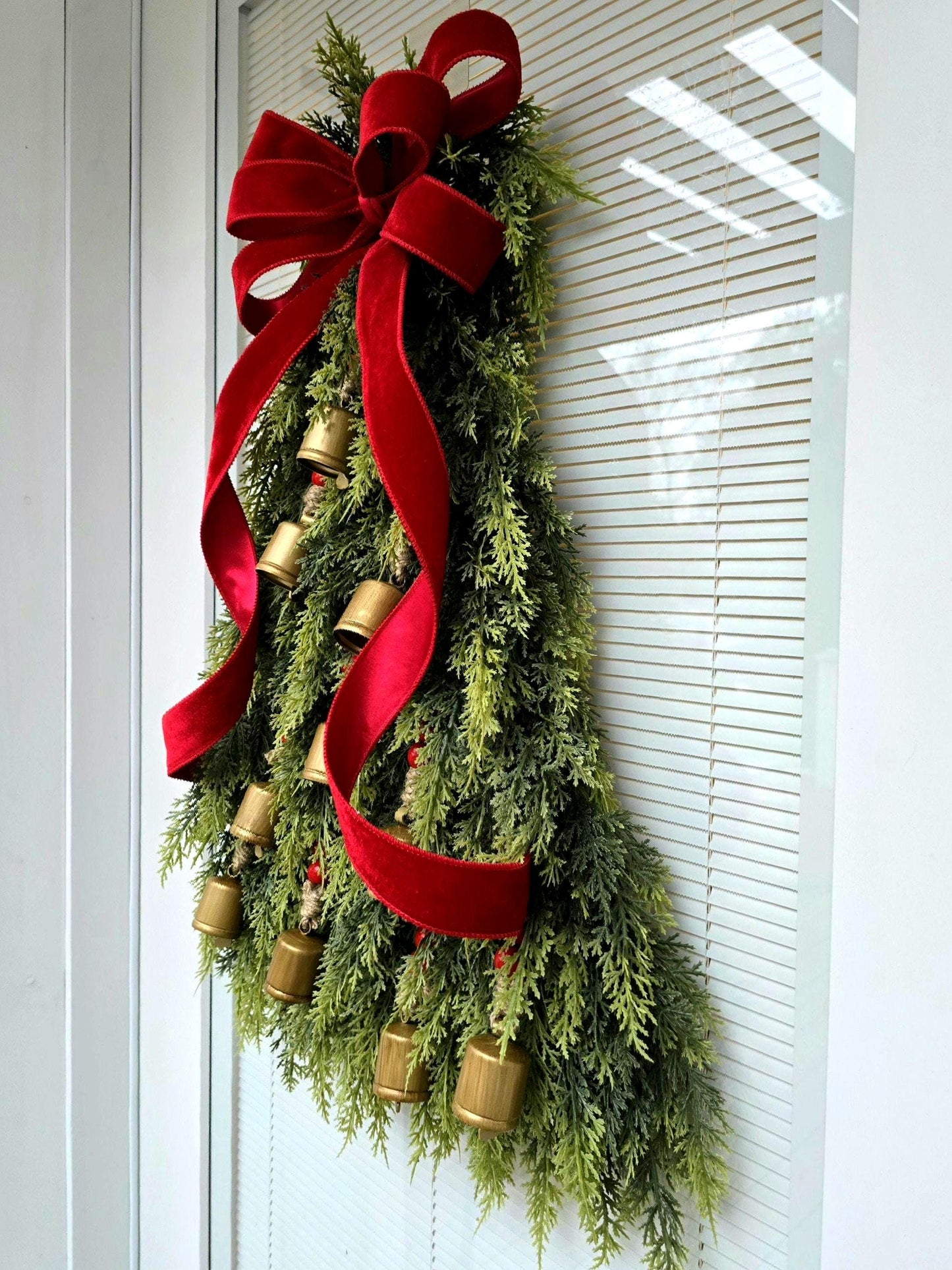 Christmas Wreath For Front Door Double Door Wreaths Outdoor Winter Xmas Cedar Tree & Bell Swag Holiday Decoration Gate Fence Decor Home Gift